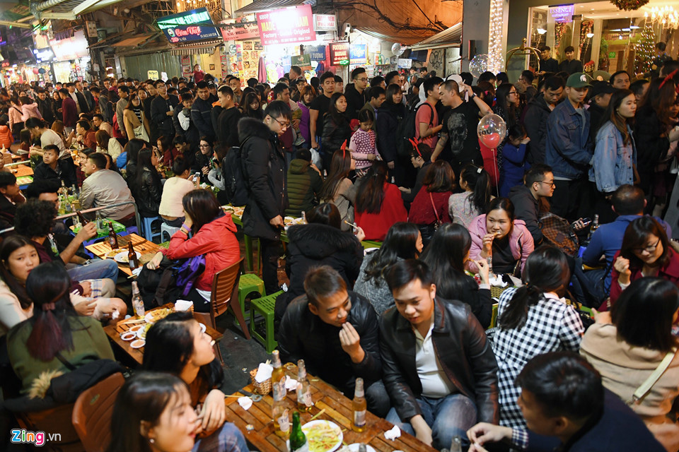 Chen chúc ăn uống ngạt thở đêm Noel